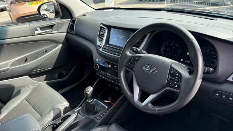 Hyundai Tucson 2.0 CRDi Blue Drive Premium SE 5dr 2WD Diesel Estate